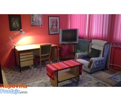 izdajem namešten dvosoban stan IV Ms (kod TEKIJANKE) izdajem namešten dvosoban stan IV Ms (kod TEKIJANKE)