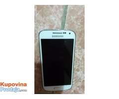 Na prodaju mobilni telefon Samsung Galaxy - Fotografija 1/2