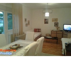Odličan trosoban stan u kući sa 8 ari u Boleču, Beograd - Fotografija 2/3