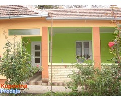 Savremena, lepa kuća sa dve odvojive stambene jedinice u selu Farkaždin - Fotografija 2/10