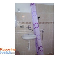 Savremena, lepa kuća sa dve odvojive stambene jedinice u selu Farkaždin - Fotografija 9/10