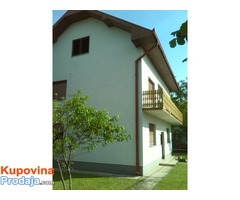 Prodaje se kuća u Mladenovcu na 5.7 ari placa, odlična lokacija. vlasnik - Fotografija 2/3