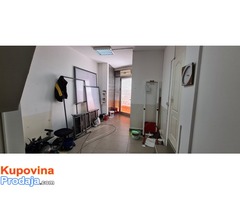 Prodajem poslovni prostor u centru Kraljeva 212m2 +20m2 - Fotografija 2/10