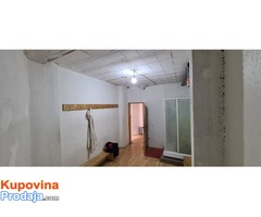 Prodajem poslovni prostor u centru Kraljeva 212m2 +20m2 - Fotografija 8/10