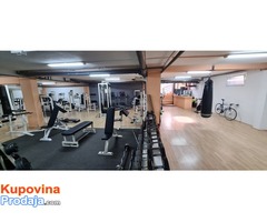 Prodajem poslovni prostor u centru Kraljeva 212m2 +20m2 - Fotografija 9/10