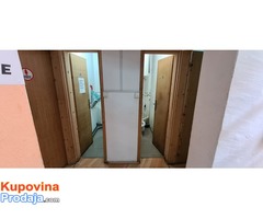 Prodajem poslovni prostor u centru Kraljeva 212m2 +20m2 - Fotografija 10/10