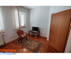 Aranđelovac, kuća 240 m2 na 6 ari placa - Fotografija 6/10