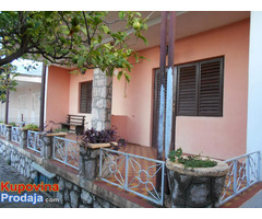 Prodaja kuce u Sutomoru - Fotografija 6/6