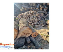 Cepana drva za ogrev i ljuspice za potpalu