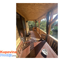 Lepa nova brvnara u Vrdniku se izdaje na dan ili vise