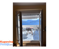 Kompletno renoviran apartman sa pogledom na Boku – Krašići (52m²)