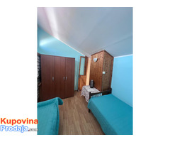 Kompletno renoviran apartman sa pogledom na Boku – Krašići (52m²) - Fotografija 9/10